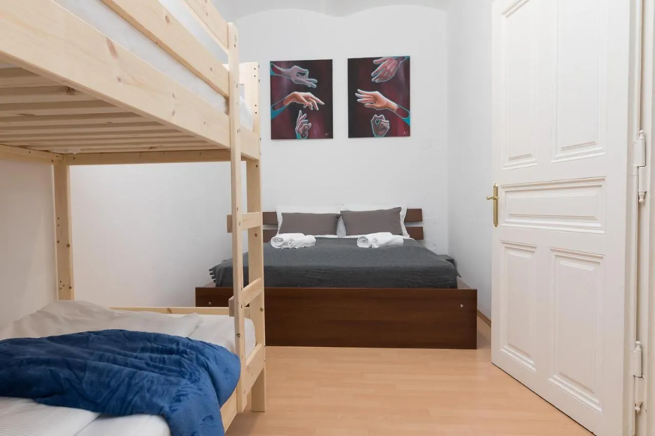 Spacious 2 Bedrooms Apartment In 4Th District Near Karlskirche Vienna Austria