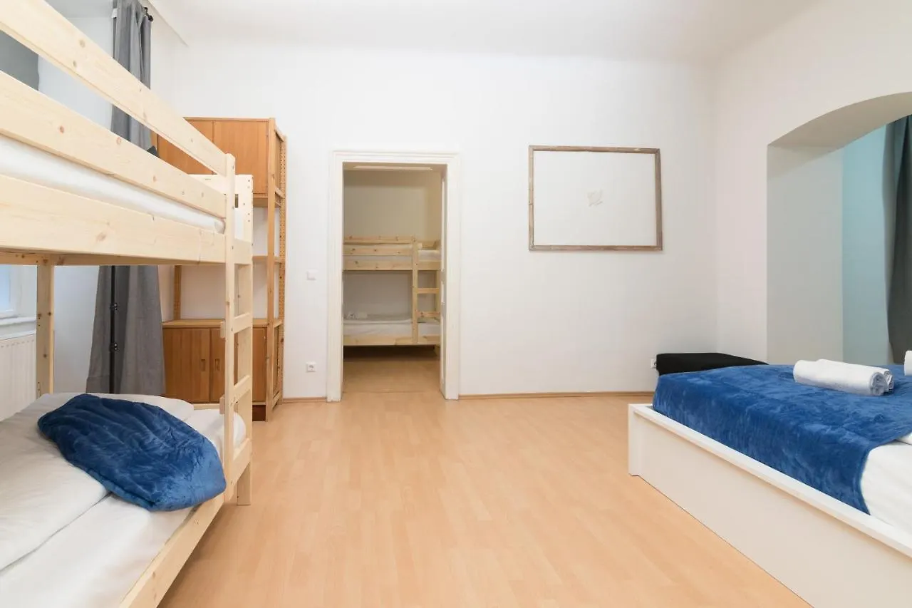 Spacious 2 Bedrooms Apartment In 4Th District Near Karlskirche Vienna