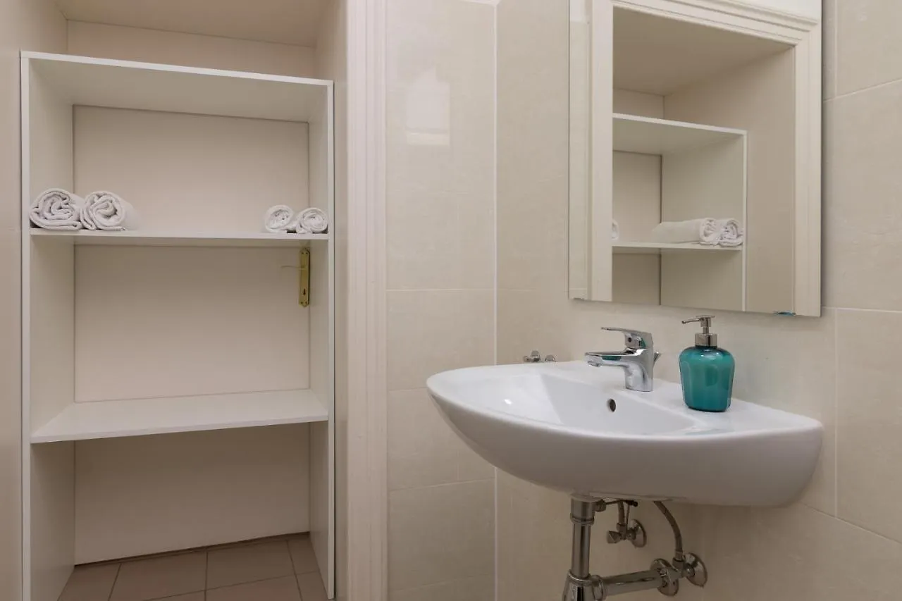 Spacious 2 Bedrooms Apartment In 4Th District Near Karlskirche Vienna