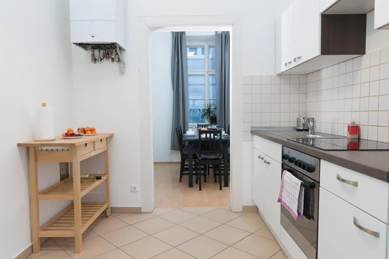 Spacious 2 Bedrooms Apartment In 4Th District Near Karlskirche Vienna Austria