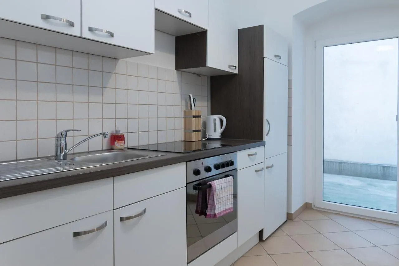 Spacious 2 Bedrooms Apartment In 4Th District Near Karlskirche Vienna 0*,